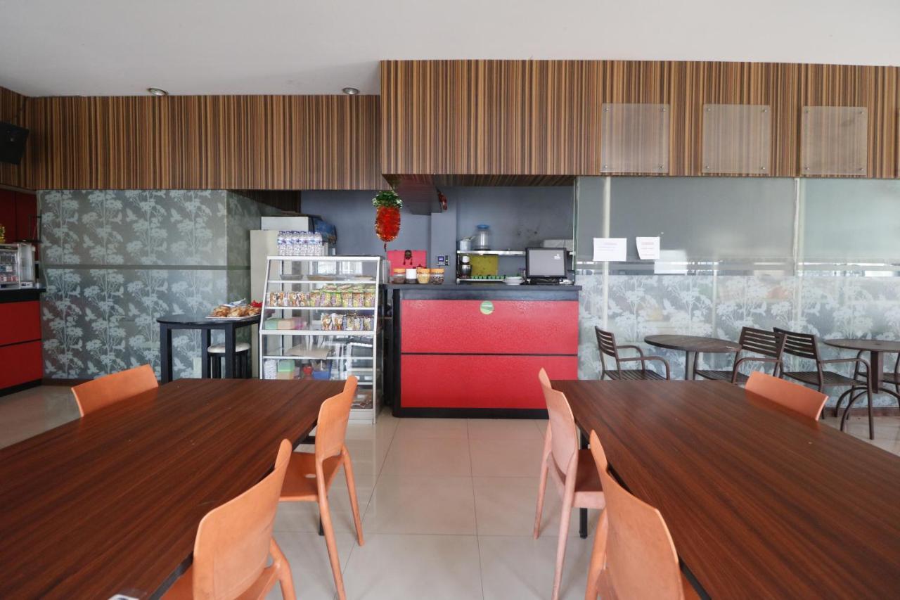 Reddoorz @ Ranotana Manado Hotel Exterior photo